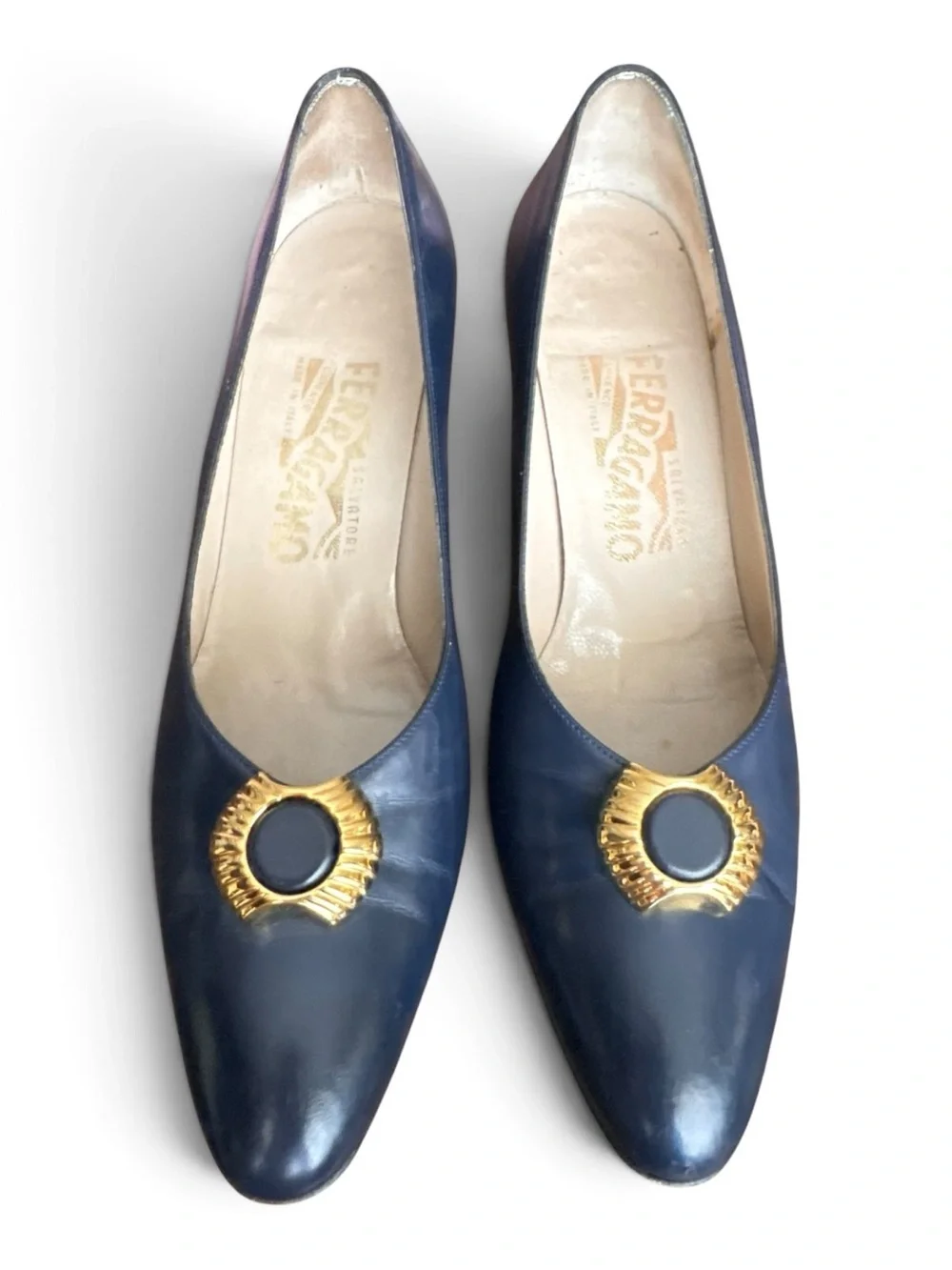 Vintage 70s Salvatore Ferragamo Navy Leather Gold Medallion Pumps 7 AA